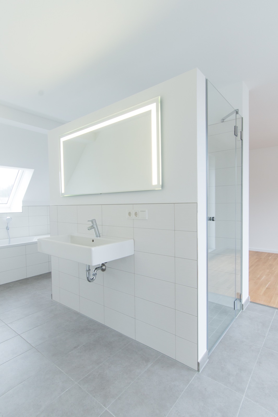 Mehrfamilienhaus Limburg – Badezimmer mit Walk-in-Dusche