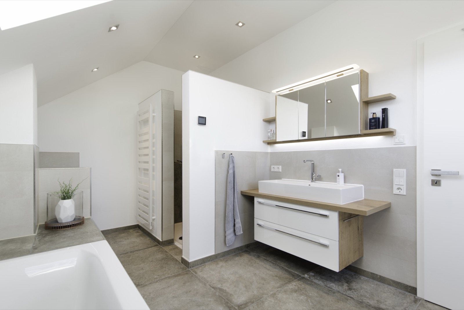 Einfamilienhaus Linter – Badezimmer im Dachgeschoss